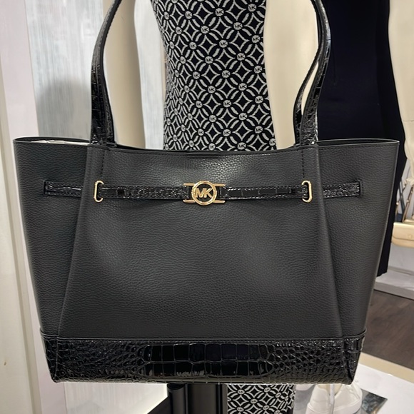 MICHAEL KORS
Reed Lg Lthr Belted Satchel Shoulder Handbag 
Black Crocodile 
NWT - Picture 10 of 16